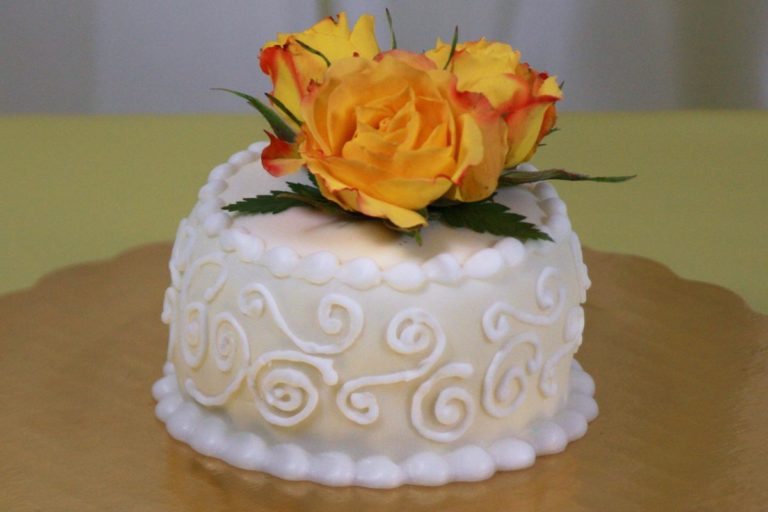 decorated cake 7